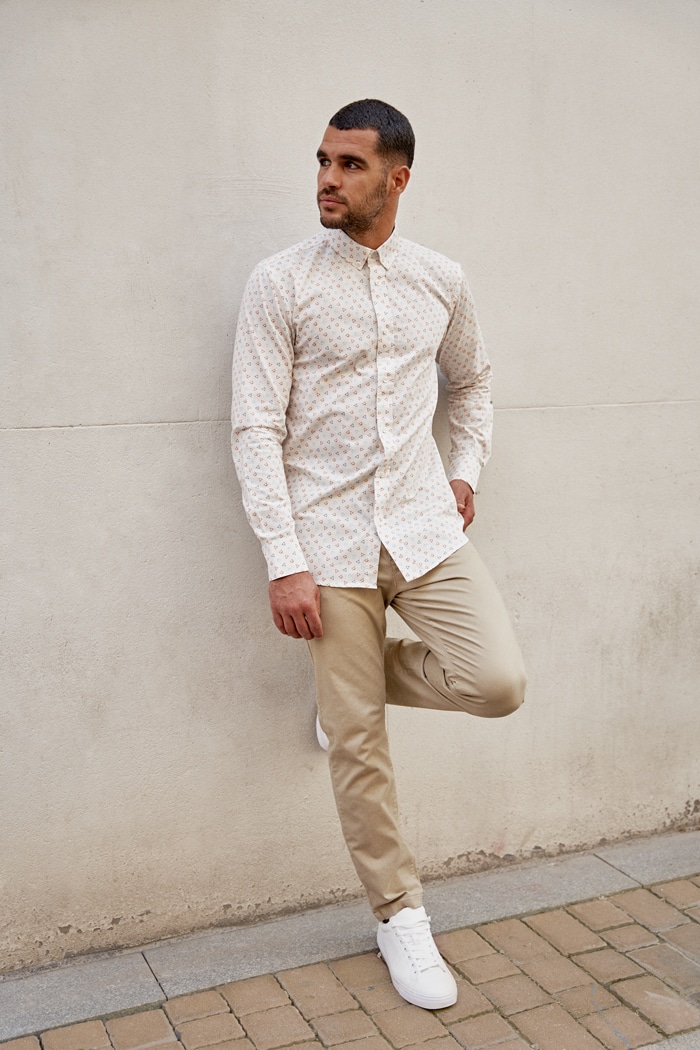 camisa casual estampada para hombre fabricada en algodón orgánico